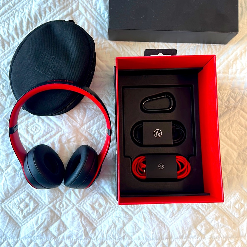 Beats Solo3 Red and Black